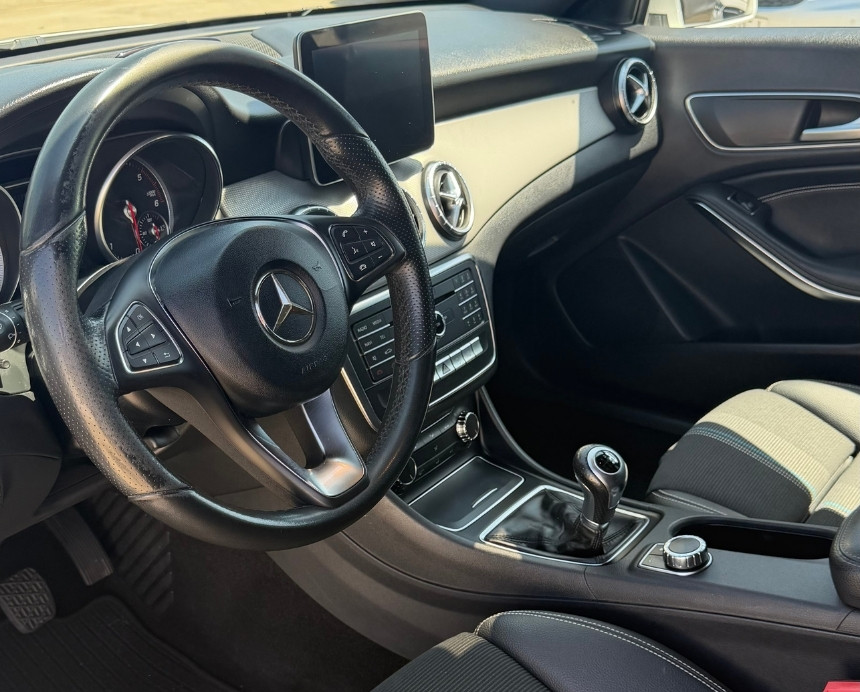 Mercedes-Benz CLA 180d Shooting Brake Urban - Image 7