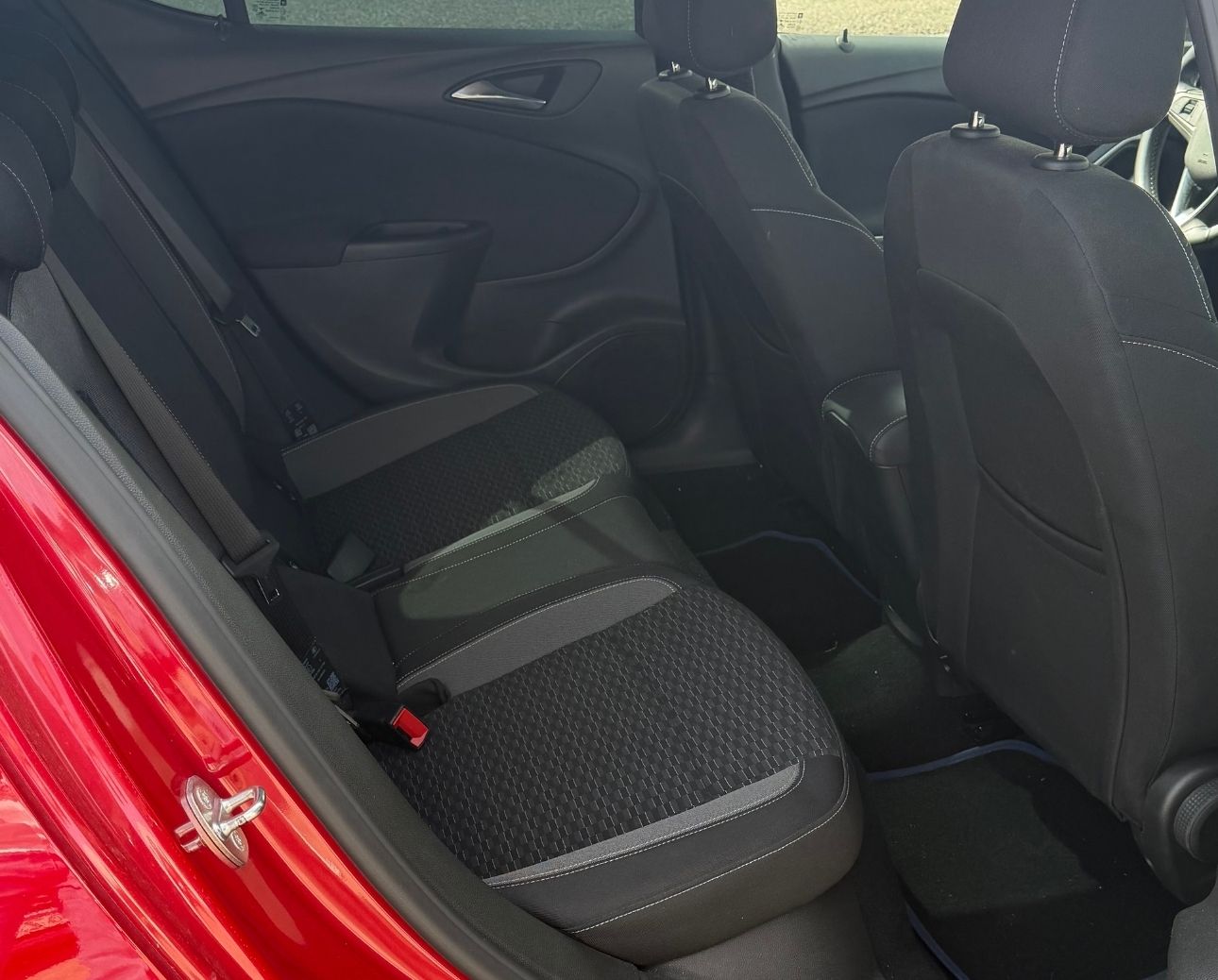 Opel Astra 1.2 Turbo - Image 6