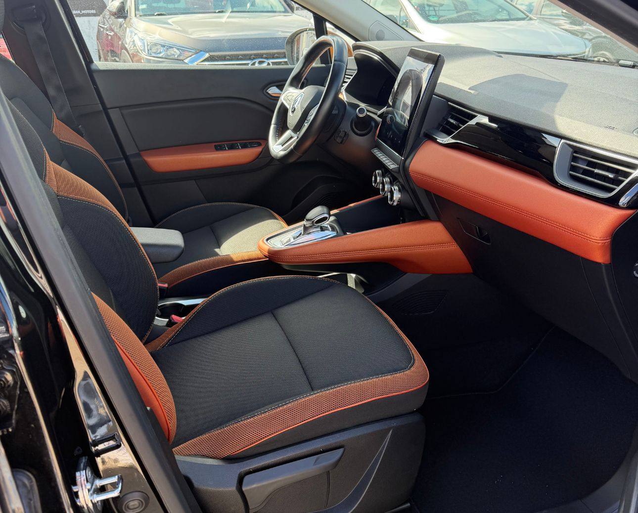 Renault Captur E-Tech Plug-in Hybrid 160 - Image 4
