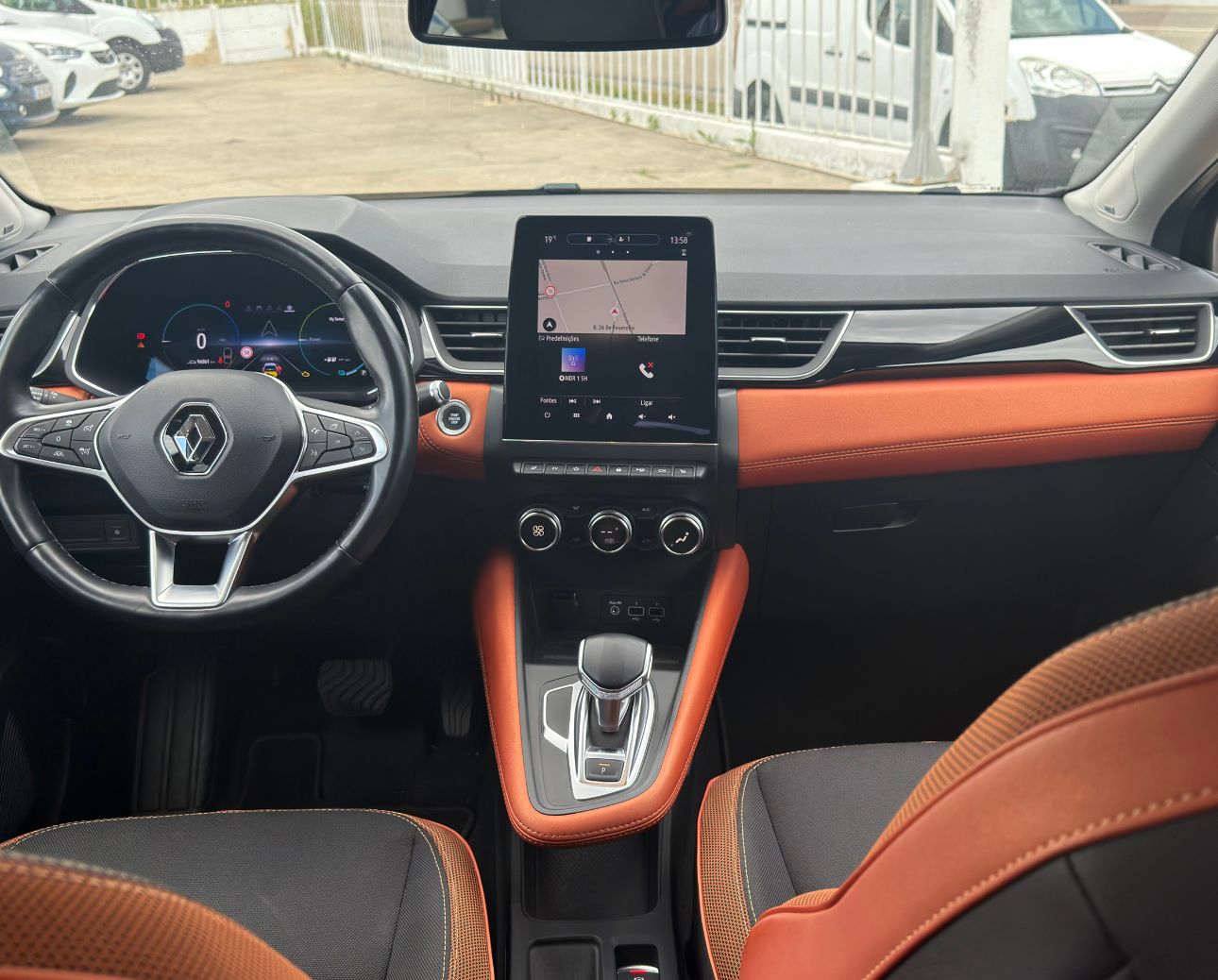 Renault Captur E-Tech Plug-in Hybrid 160 - Image 6