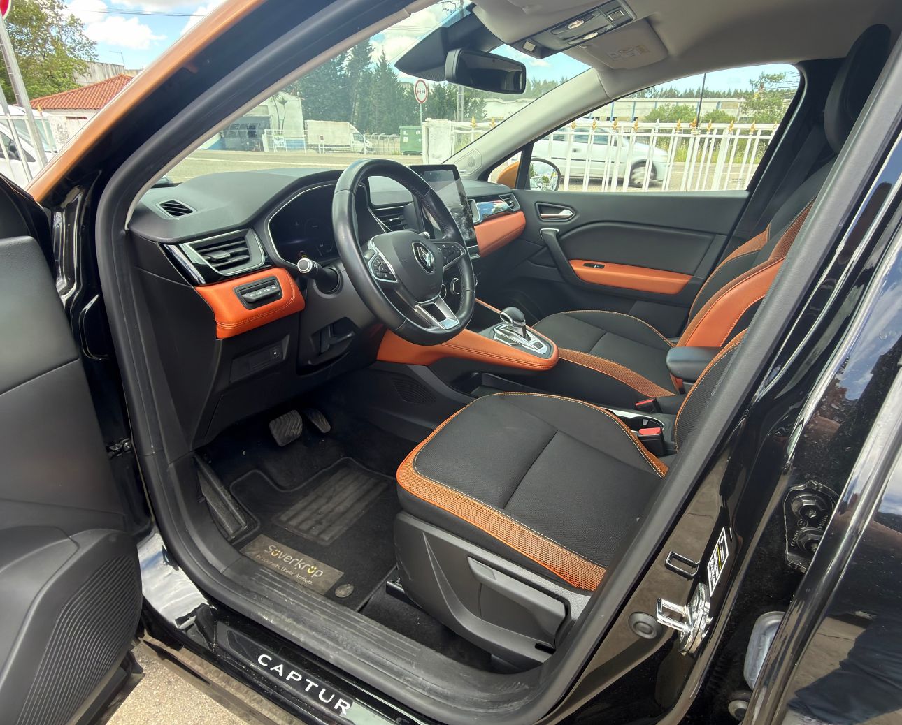 Renault Captur E-Tech Plug-in Hybrid 160 - Image 7
